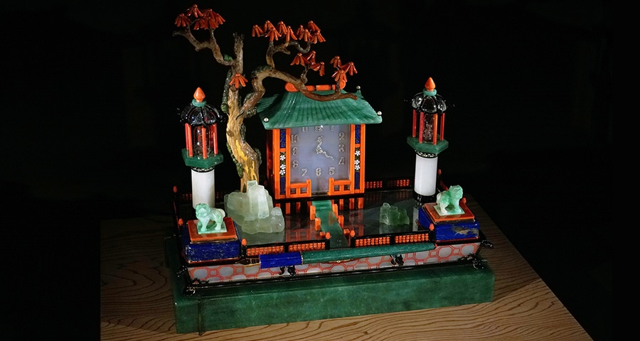 中国風の時計付きデスクセット　1931年(アルビオンアートコレクション蔵)