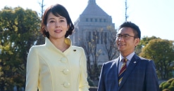 テレビ朝日系日曜プライムドラマ『お花のセンセイ』で、麿赤兒さん、西岡徳馬さんに着用いただいた腕時計