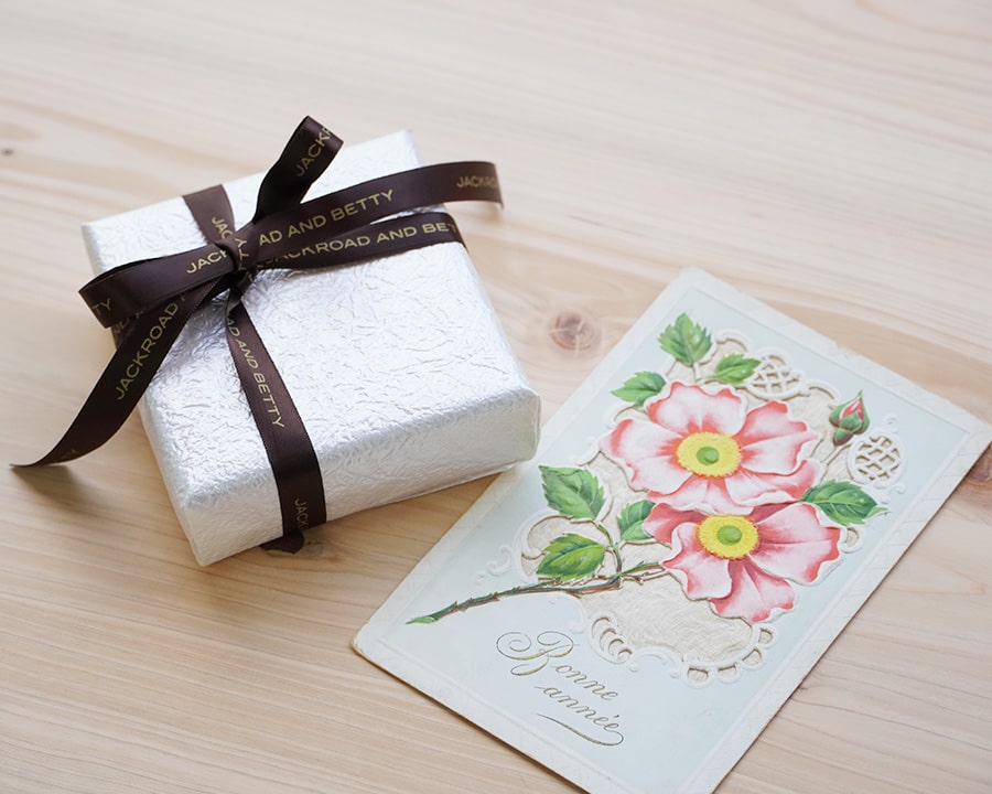 ボッテガ・ヴェネタのアイテムはペアギフトにおすすめ