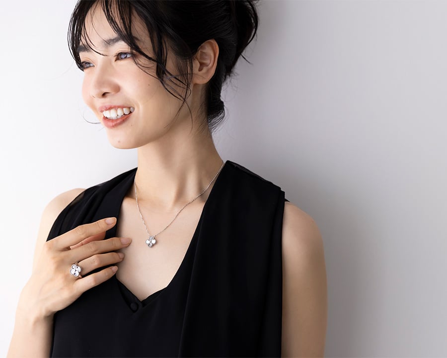 ヴァンクリーフ＆アーペル ヴィンテージ アルハンブラ ヴィンテージ アルハンブラ ペンダント  着用イメージ