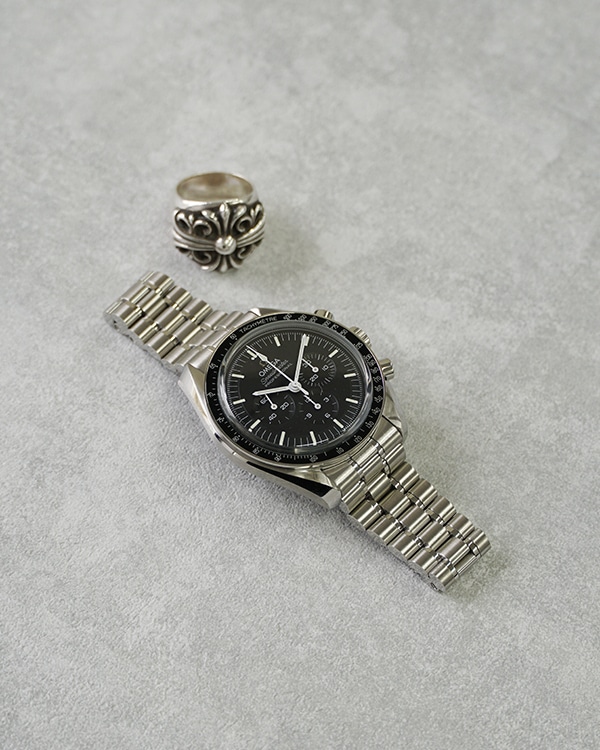 クロムハーツ リングとオメガ スピードマスター
