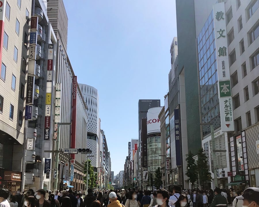 5店舗の正規店が集約されている銀座・日本橋には、非正規店も多数軒を連ねている