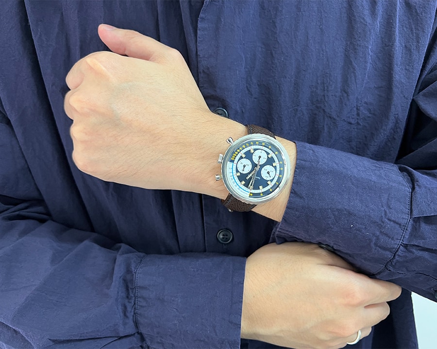 手首周り15cmのスタッフが着用した場合
