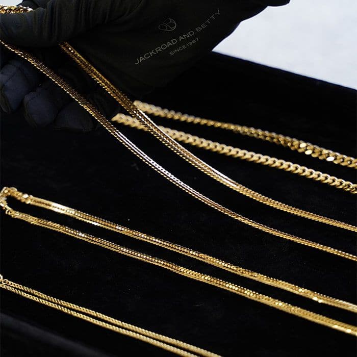 編み方が密になるほど重厚感のある見た目と着け心地に