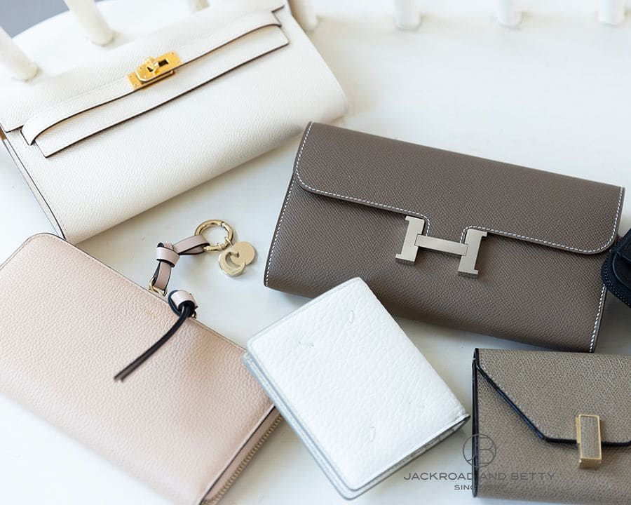 上から、エルメス ケリートゥーゴー ウォレット ヴェルソ／エルメス コンスタンス トゥーゴー／クロエ アルファベット ロング ウォレット／メゾン マルジェラ バイフォールド ウォレット／ヴァレクストラ イジィデ ウォレット