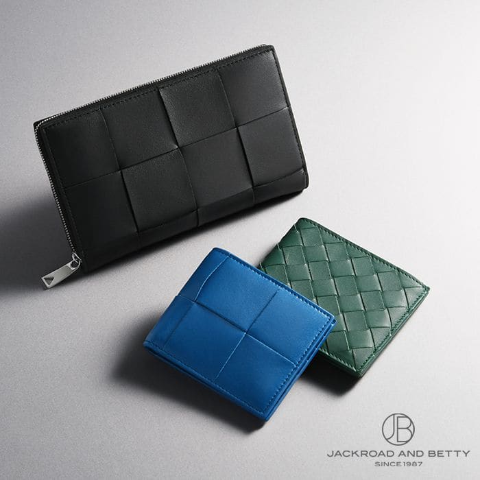 革を丹念に編み込むことで生まれる表情が魅力のボッテガ・ヴェネタ