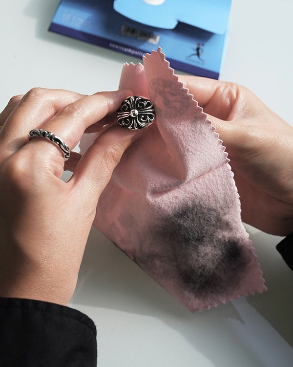 専用のシルバークロスを使えば綺麗に保つことが可能