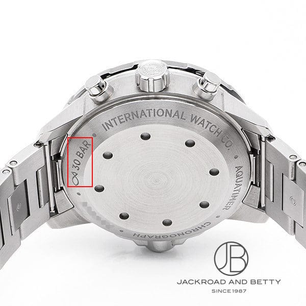 IWCやシャネルのように魚のマークで防水性能を示すブランドも。「30 BAR」は30気圧防水を表している