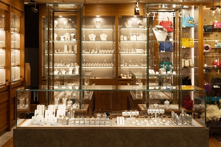 豊富な並行輸入品のジュエリーが揃う姉妹店ベティーロード