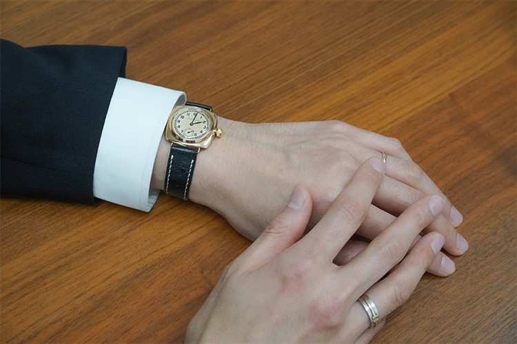 お気に入りのジュエリーとの相性も抜群