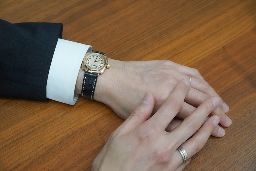 お気に入りのジュエリーとの相性も抜群