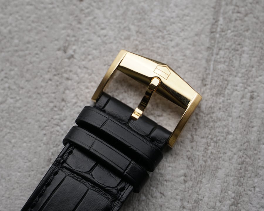 尾錠にも18Kイエローゴールドを使用