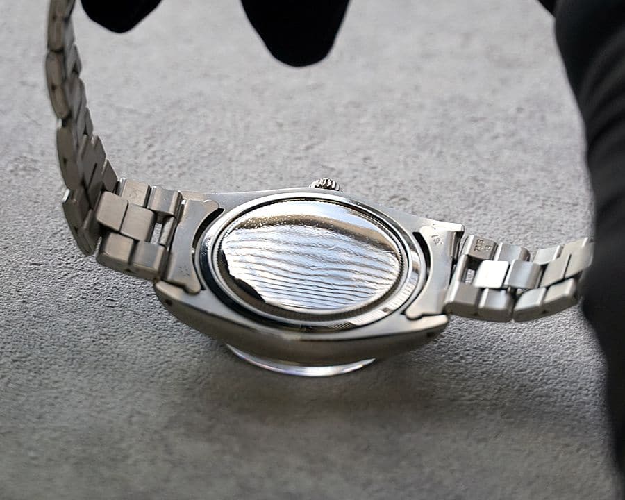 ロレックス オイスターデイト Ref.6694の裏ぶたイメージ