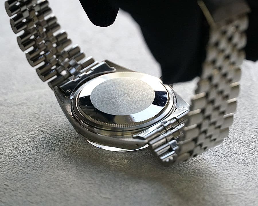 ロレックス デイトジャスト Ref.1601の裏ぶたイメージ