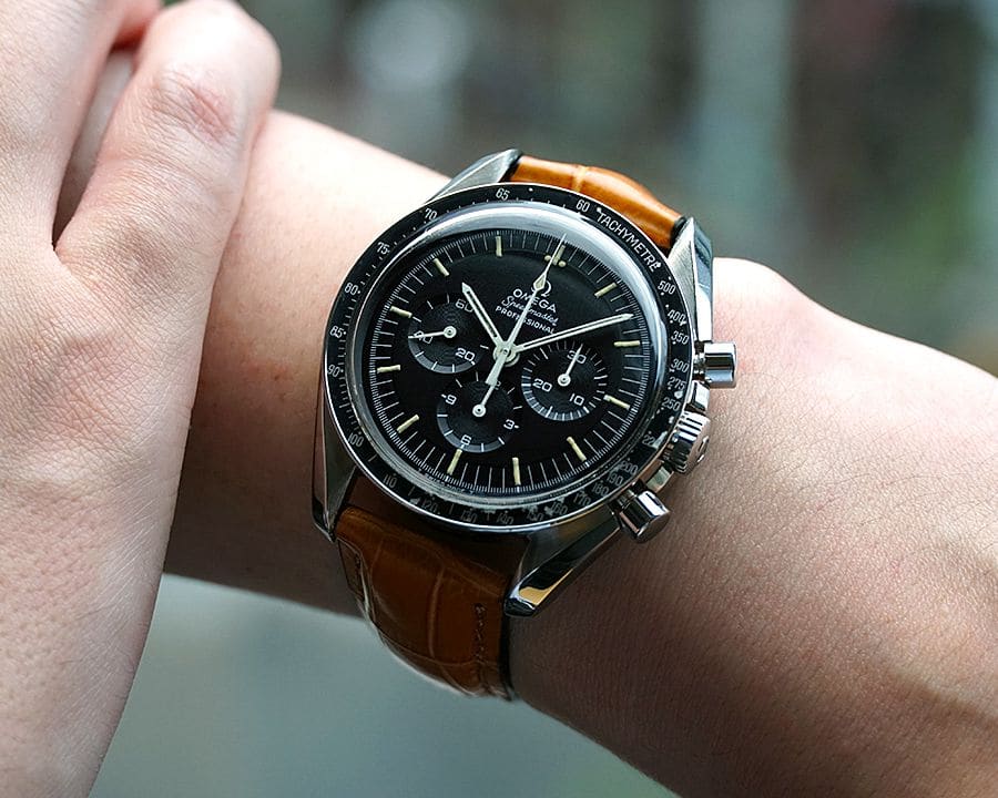 オメガ スピードマスター プロフェッショナル 5th ストレートライティング Ref.145.022-69stの手首周り15.5cm 男性着用イメージ