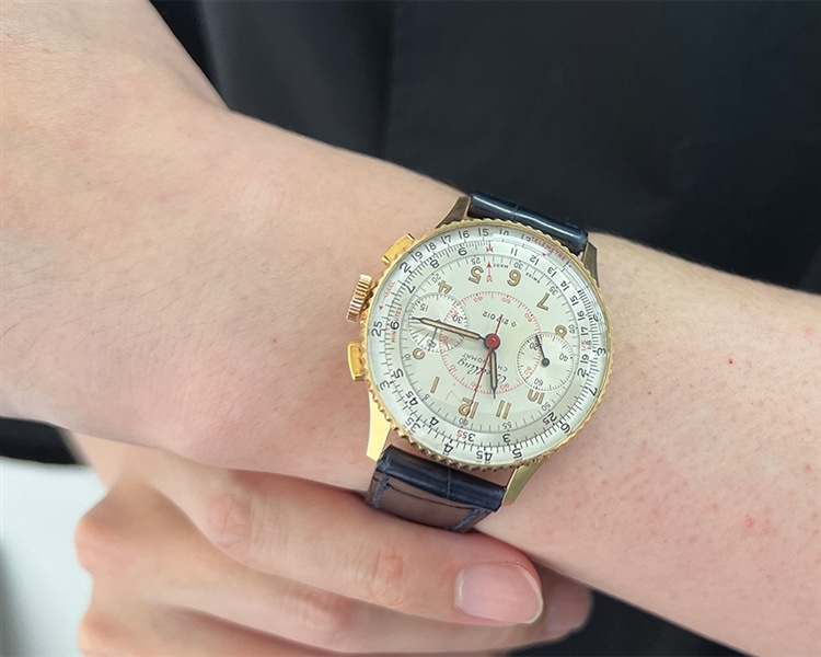 手首周り15cmのスタッフが着用した場合