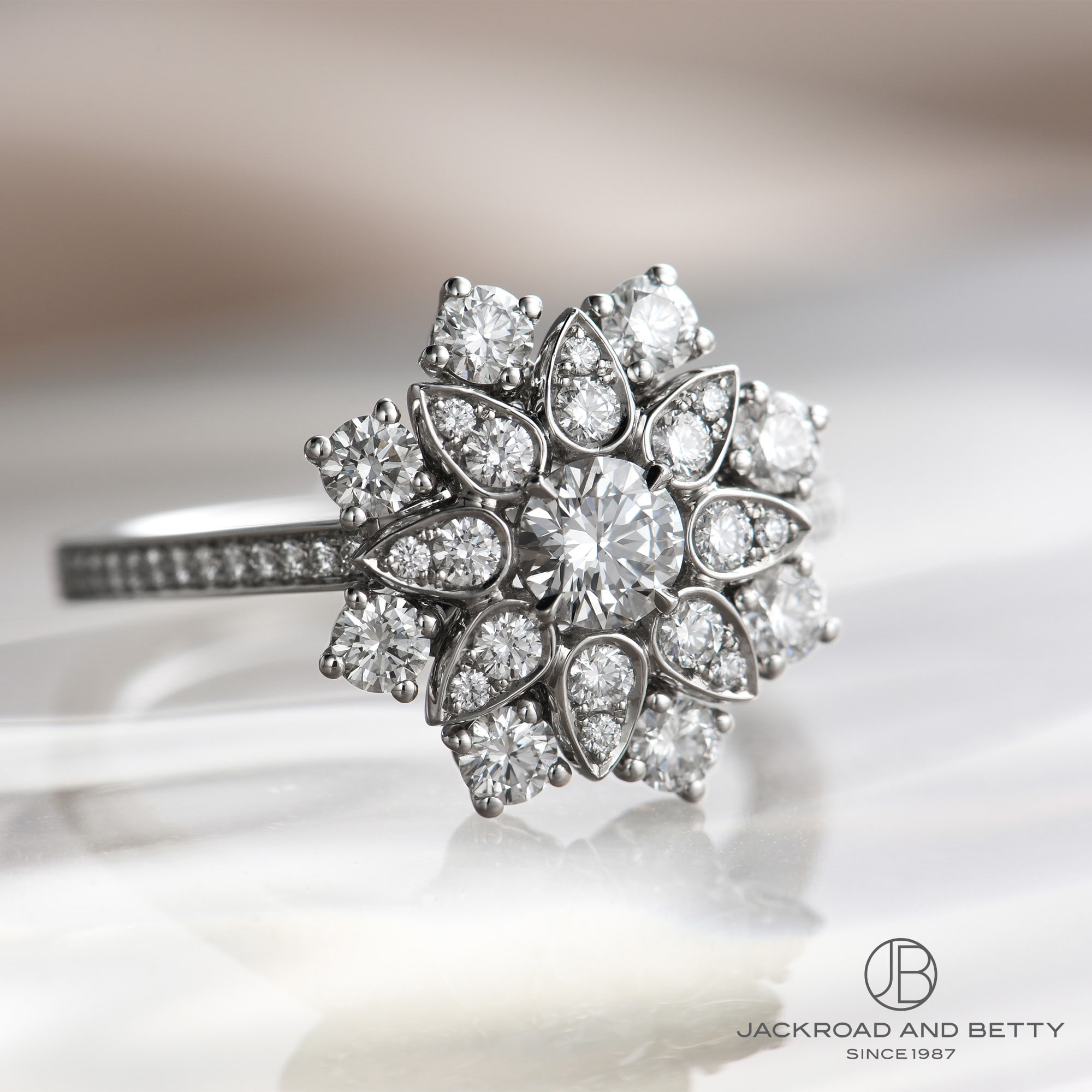 ハリー・ウィンストン ロータスクラスター バイ ハリー ウィンストン スモールダイヤモンドリング