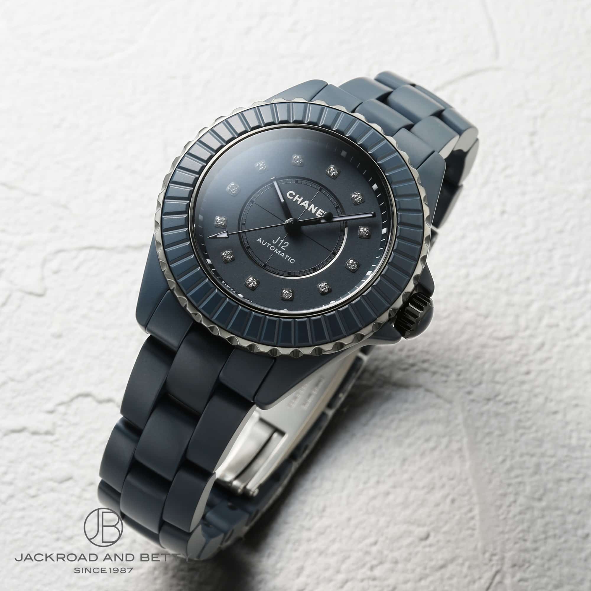 CHANEL J12 33ミリ1コマ CHANEL】”J12 33mm” 華麗にメカニカルへ。 | プリベ石川｜愛媛県