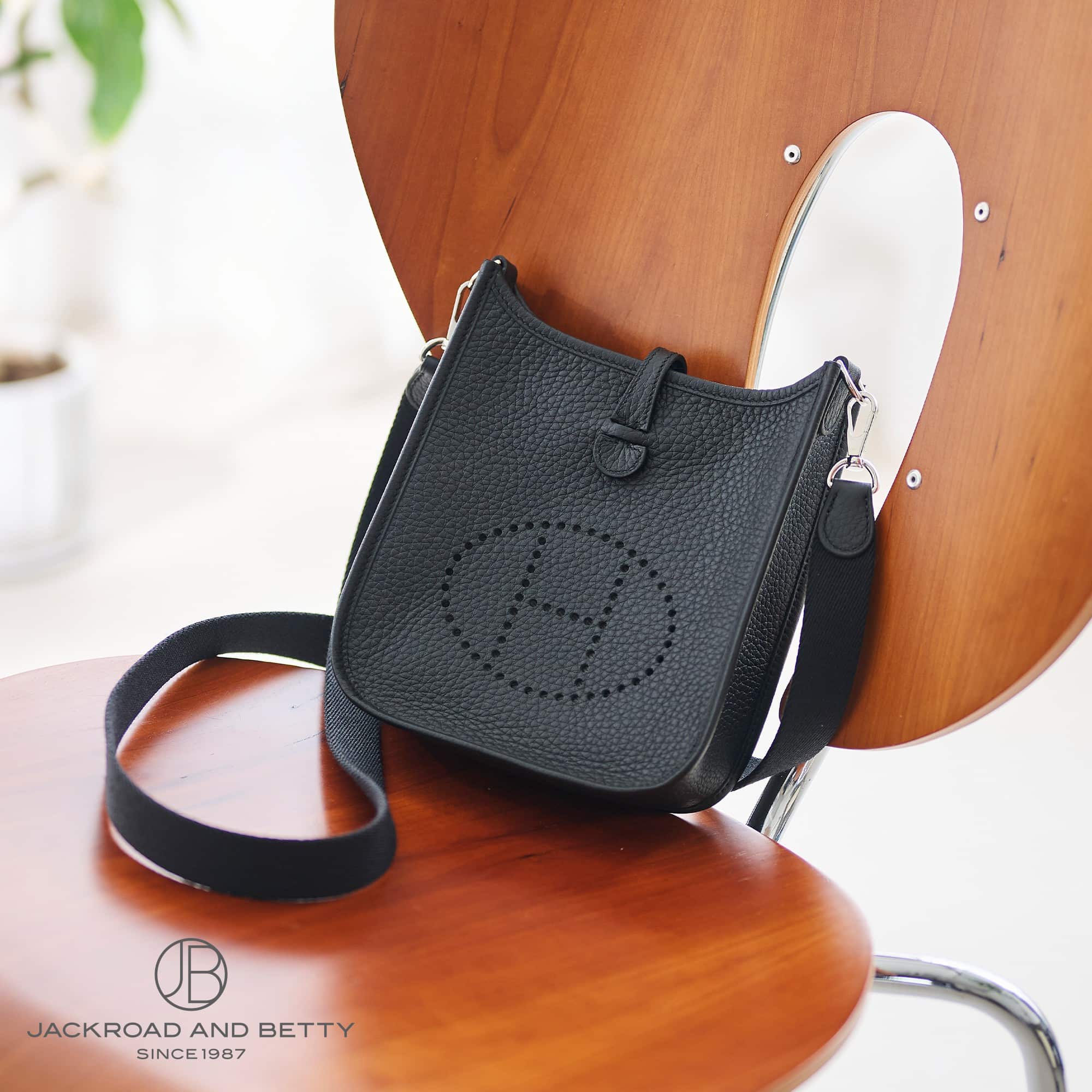 エルメス　ハンドバッグ　黒　小さめ　掘り出しモノをお譲りします。 HERMES（エルメス） 【ほぼ新品】エルメス トリヨンクレマンス