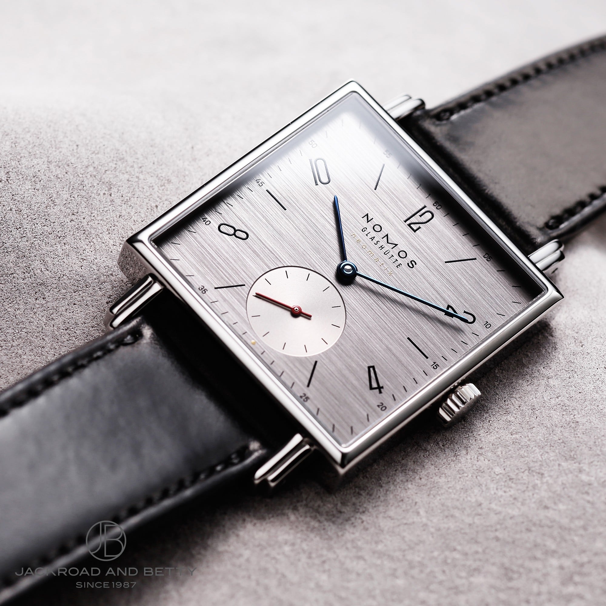 NOMOS GLASHUETTE ノモス テトラ ネオマティック オフホワイト