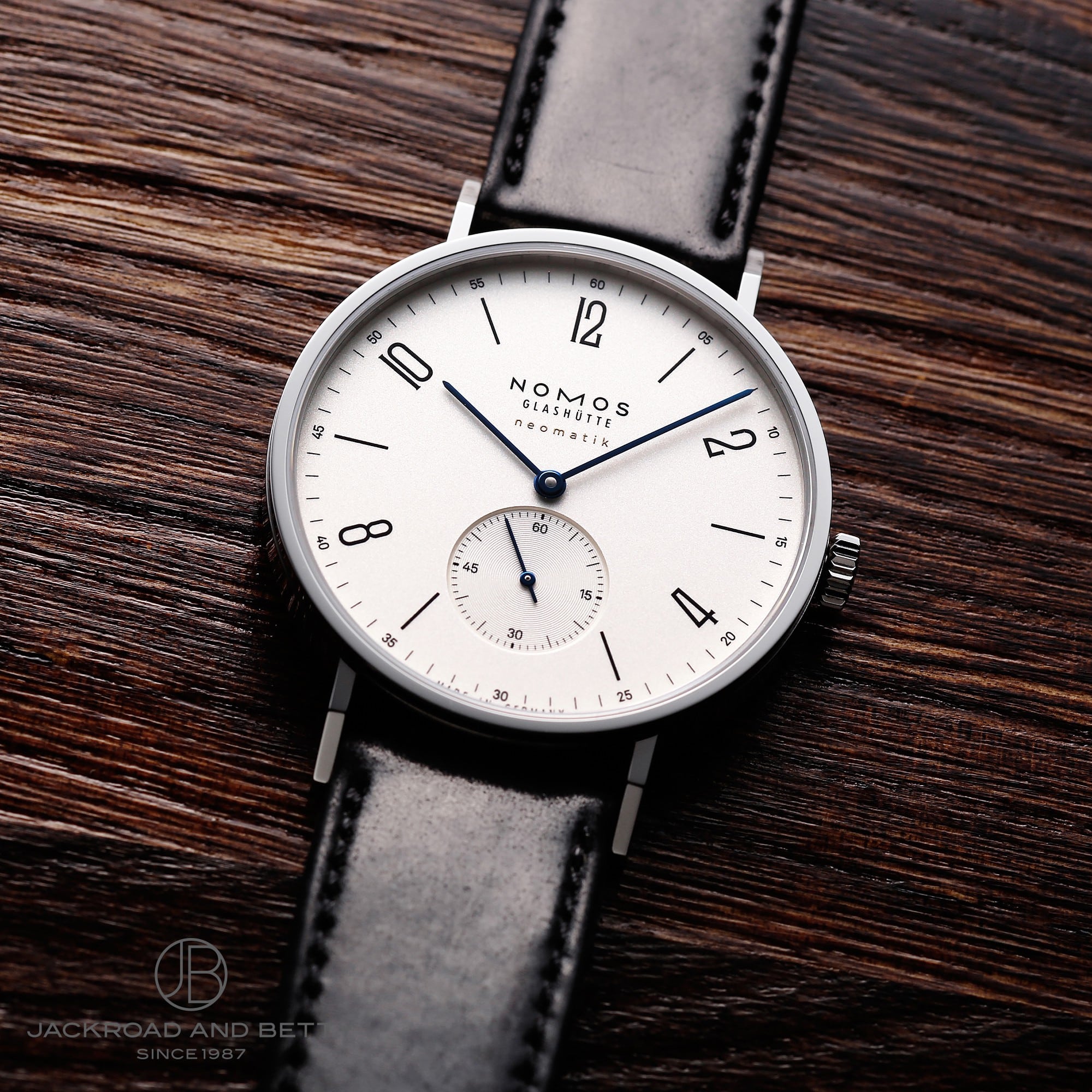 NOMOS