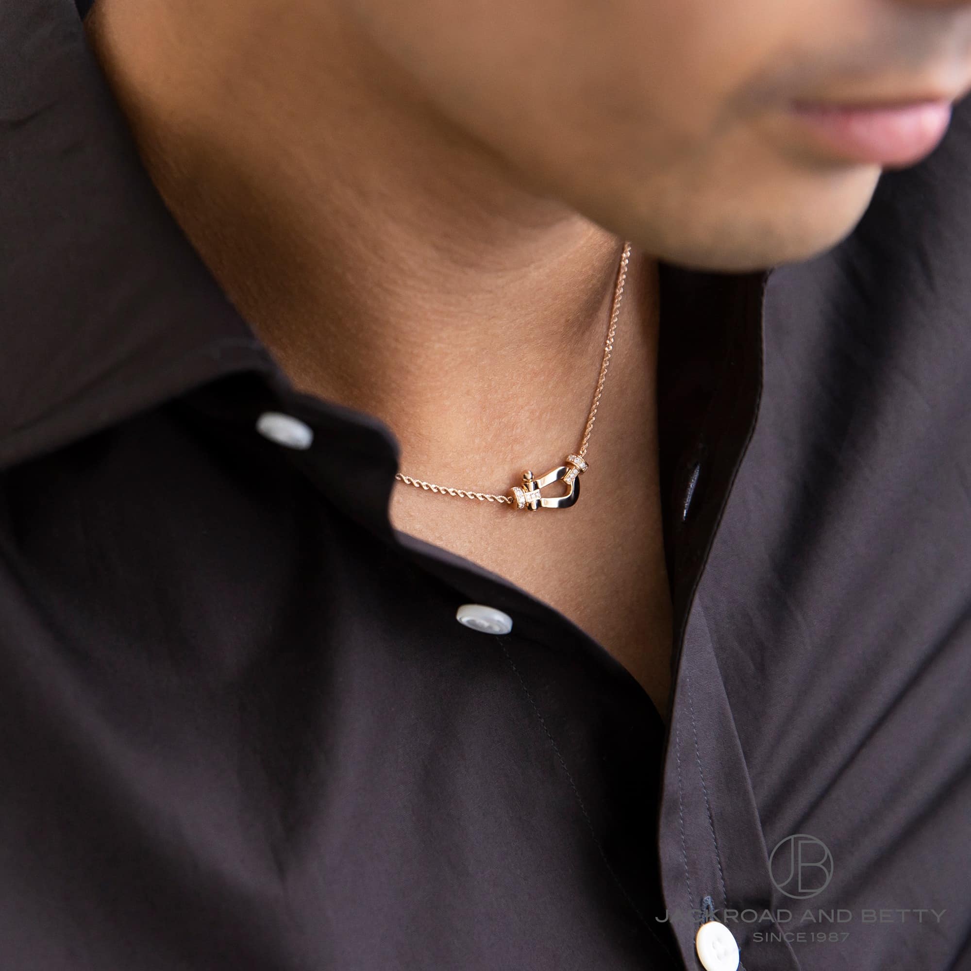 フレッド フォース10  ハーフダイヤモンド ネックレス ミディアムモデル 7B0237 男性モデル着用イメージ