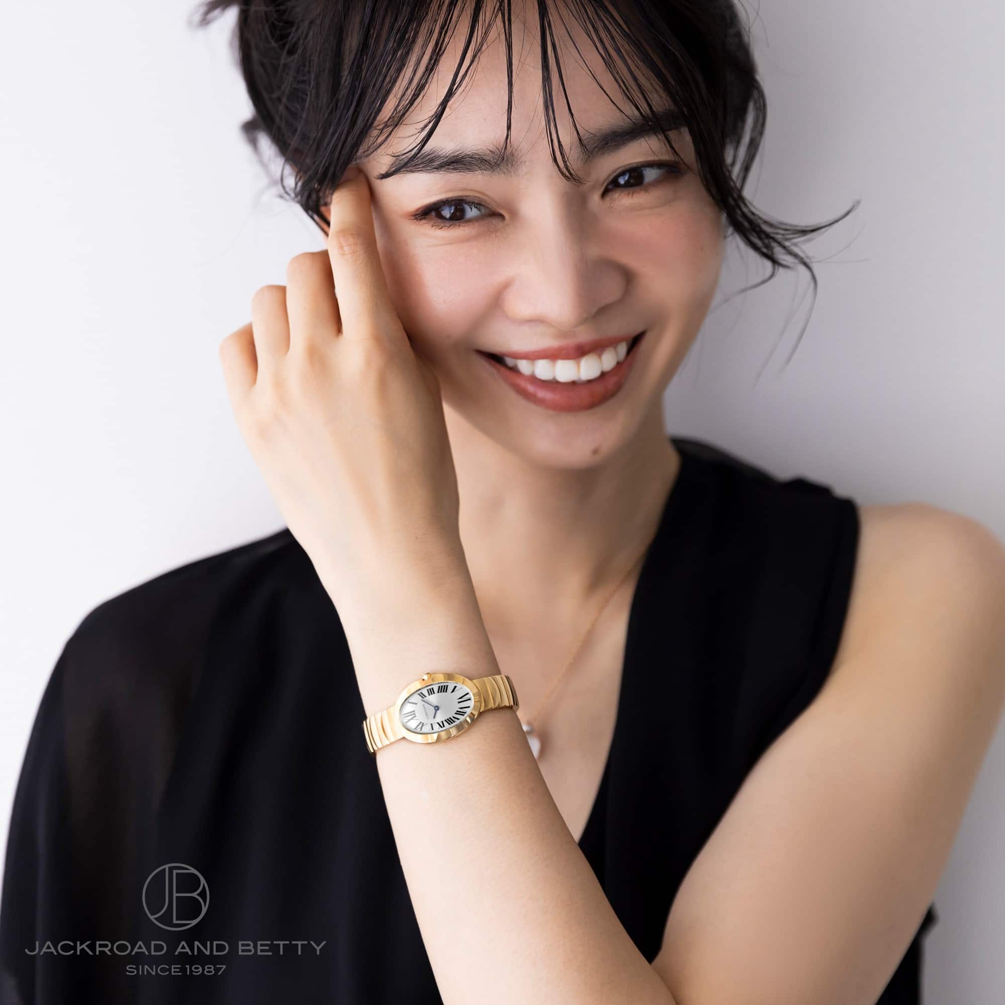 カルティエ ベニュワール W8000008 女性モデル着用イメージ