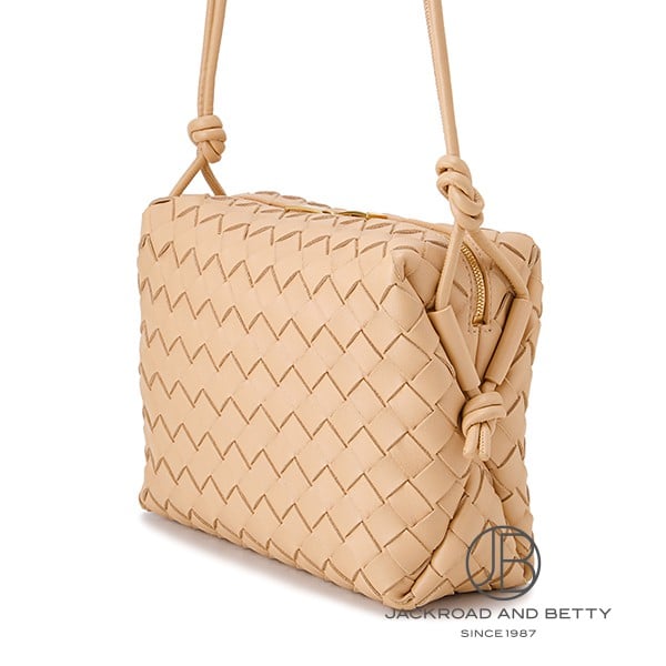 ※値下不可※ボッテガヴェネタ　BOTTEGA VENETA アーモンド　ベージュ 値下不可※ボッテガヴェネタ BOTTEGA VENETA アーモンド ベージュ