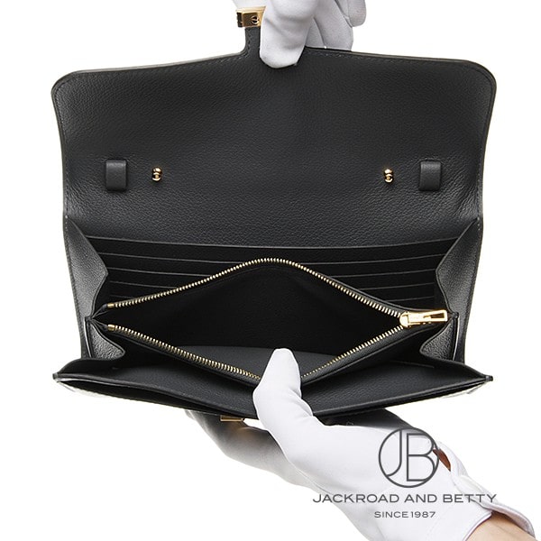 バッグに引けを取らない収納力を誇る