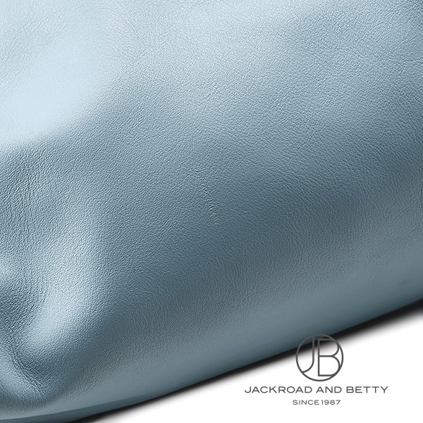 表面に僅かなスレがあるために、アウトレット品としての販売も