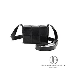 極美品 ボッテガヴェネタ カセット ミディアム ショルダーバッグ ブラック 極美品✨ボッテガ スモール カセット バケット ショルダーバッグ